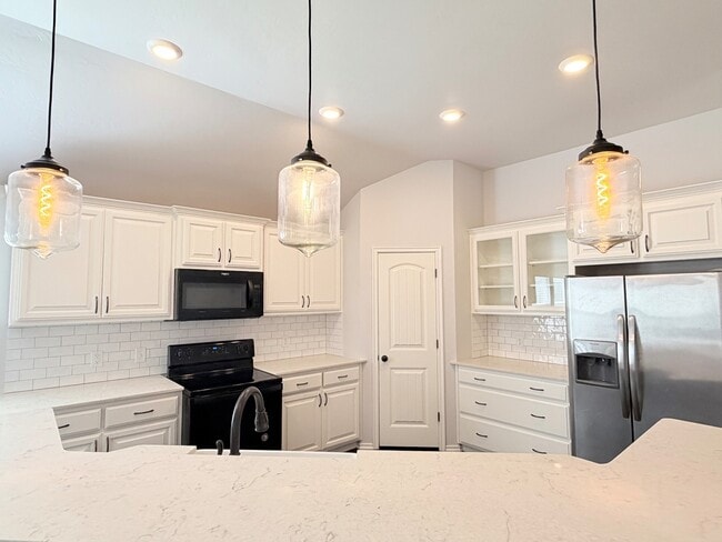 Photo - 18600 Luna Dr