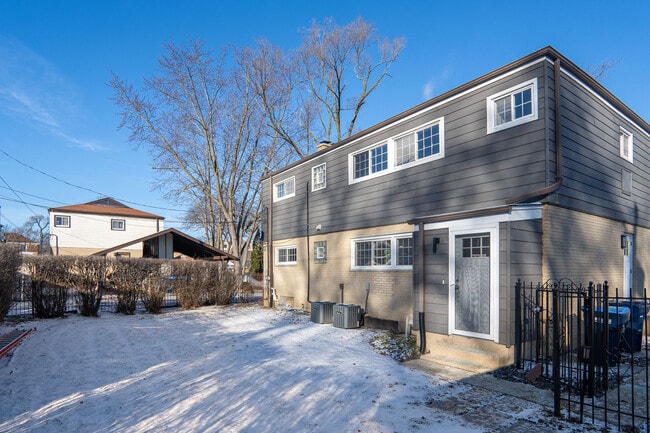 Photo - 317 Burlington Ave Unidad 2