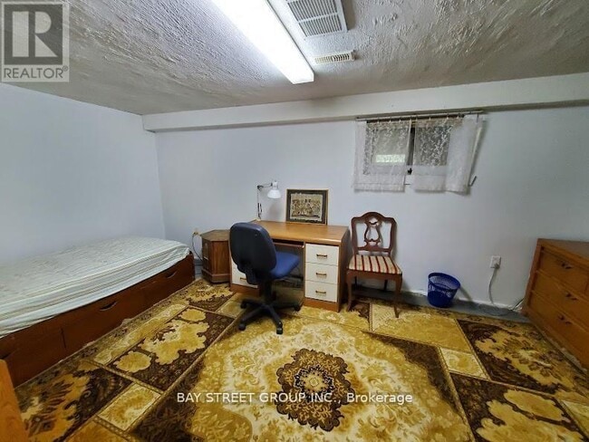 Photo - 73 Regatta Crescent
