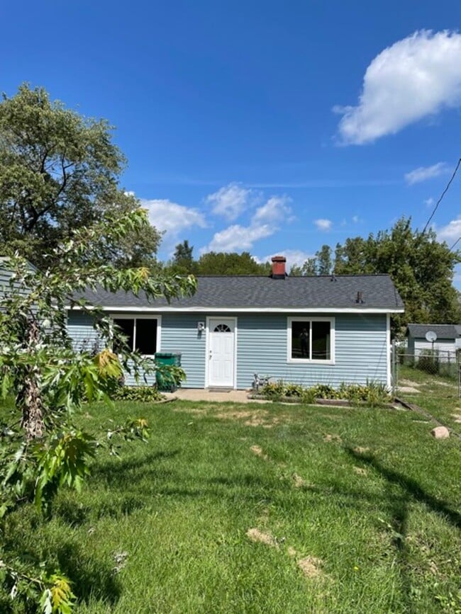 Building Photo - 3 bedroom/1 bathroom