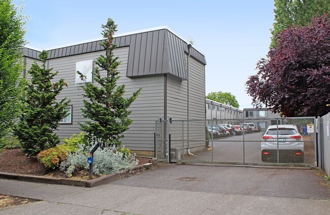 Building Photo - 9222 N Lombard St Rental