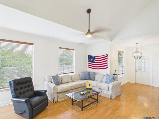 Photo - 4441 Burbank Dr Unidad 601