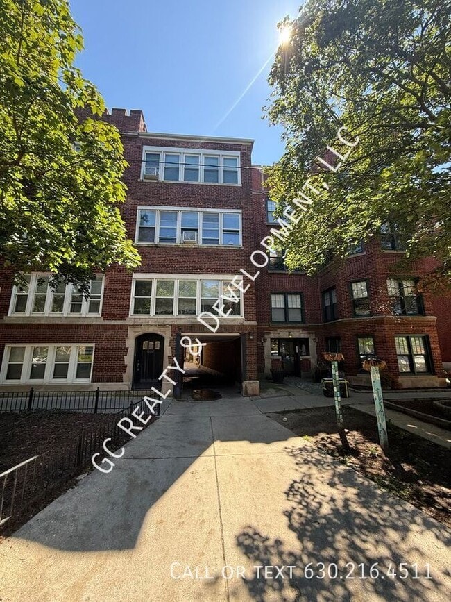 Building Photo - 1241 W Jarvis Ave Unit GN Rental