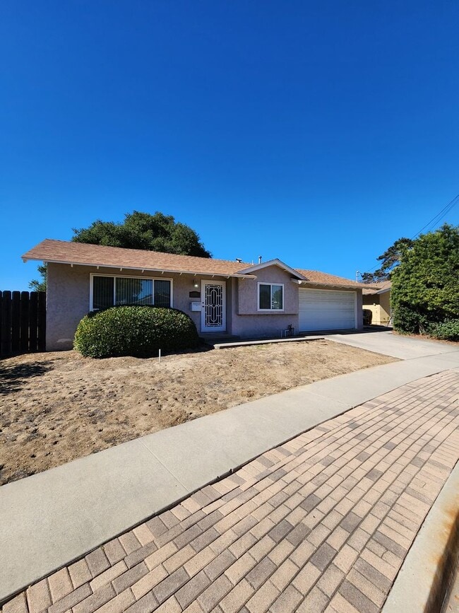Building Photo - 3 Bed House in Clairemont with Canyon Views