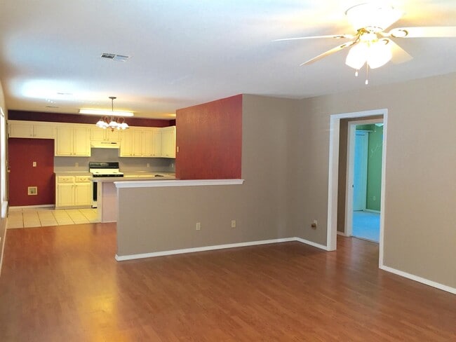 Photo - 214 W Dewey St