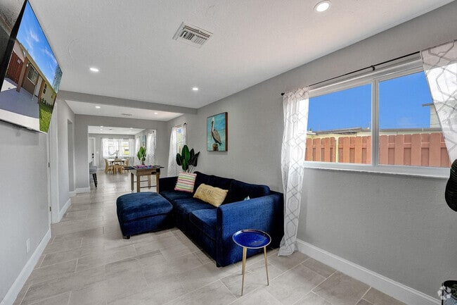 Building Photo - 337 SW 8th Ave Rental