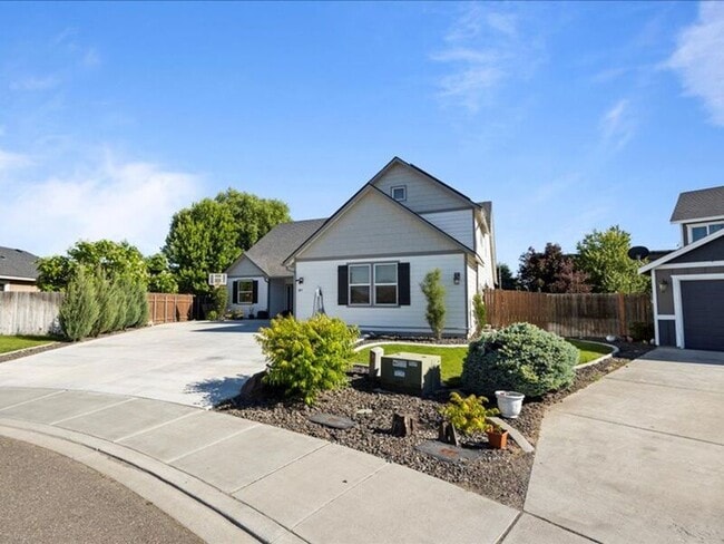 Photo - 617 Esperanza Ct House