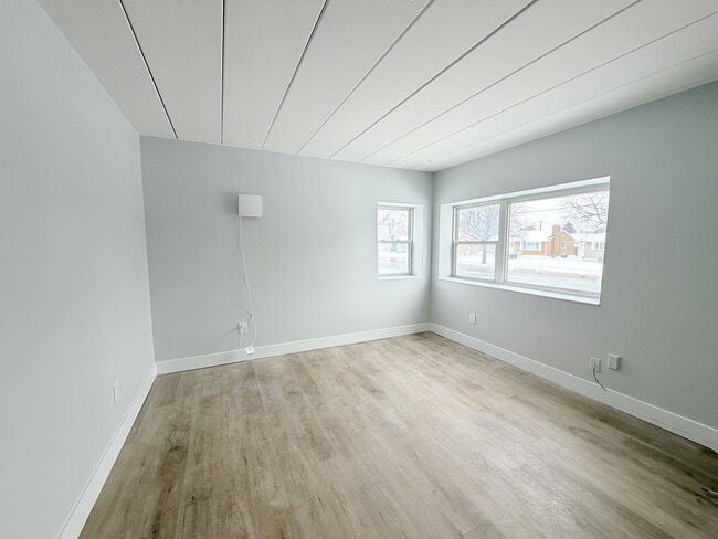 Photo - 301 Indian Rd S Unité 7