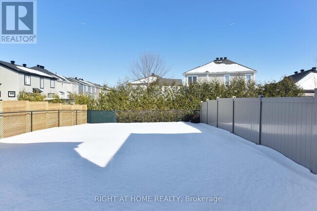 Photo - 598 Malahat Way