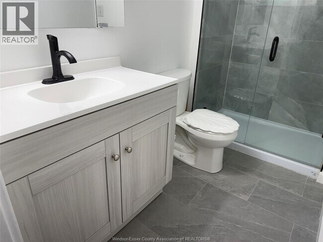 Photo - 1275 Belleperche Pl