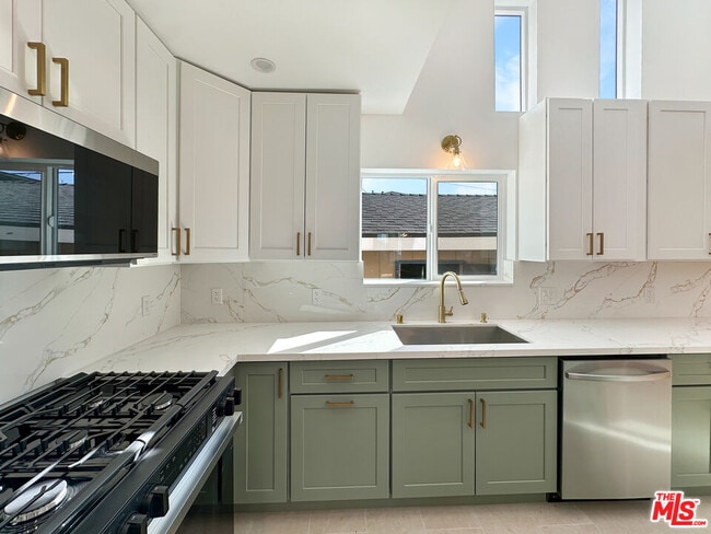 Photo - 5930 Willoughby Ave