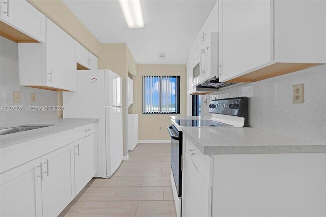 Photo - 15545 N Miami Lakeway Unidad 106