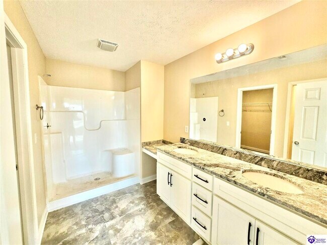 Photo - 320 Breckinridge Cir