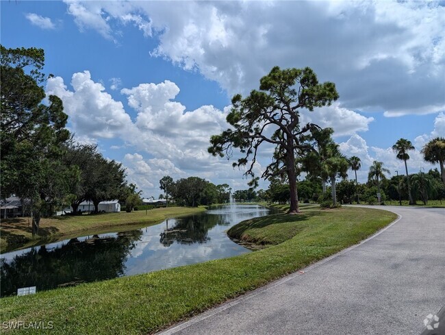 Building Photo - 16100 Bay Pointe Blvd Unit 104 Rental