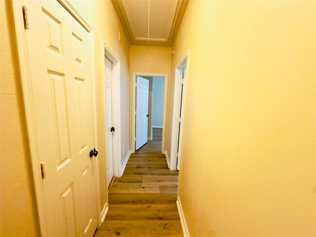 Photo - 1919 Spring Cliff Court