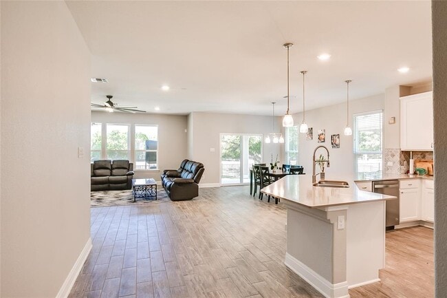 Photo - 817 Desaix Dr