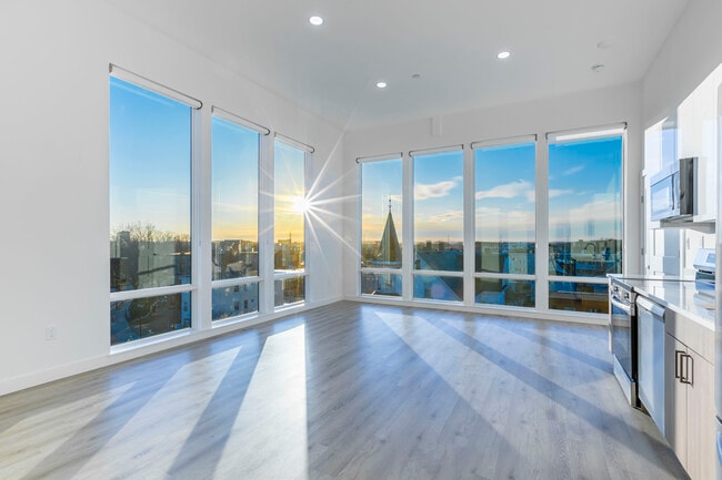 Building Photo - 319 Broadway