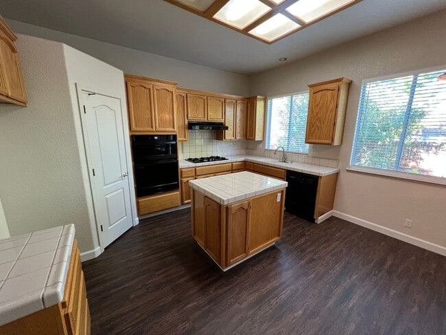 Photo - 1017 Halidon Way
