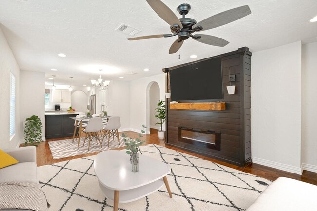 Photo - 122 Hollywood Ave