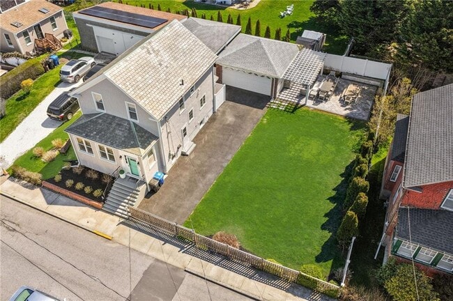 4 Vaughan Ave