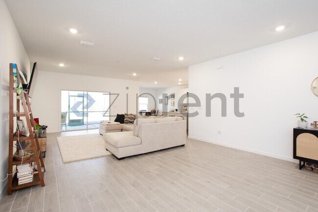 Photo - 1688 Lachlan Cir