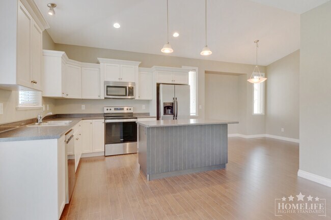 Comfortable & Spacious 3 Bed, 1 Den, & 2.5 Bath - Upper 2 floors of Home for Rent in Promontory!