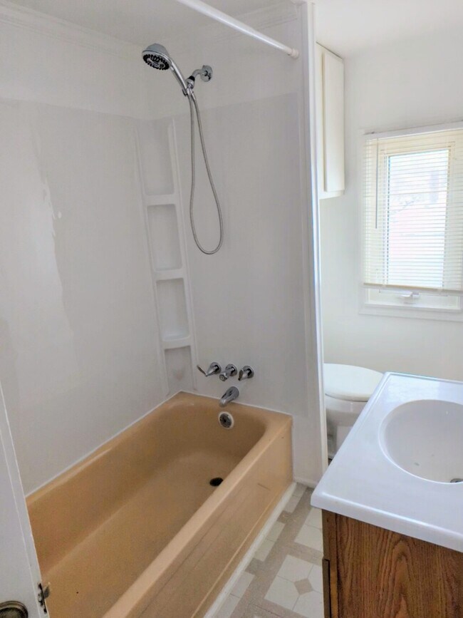 301 Elm St Condo For Rent in Bay City, MI