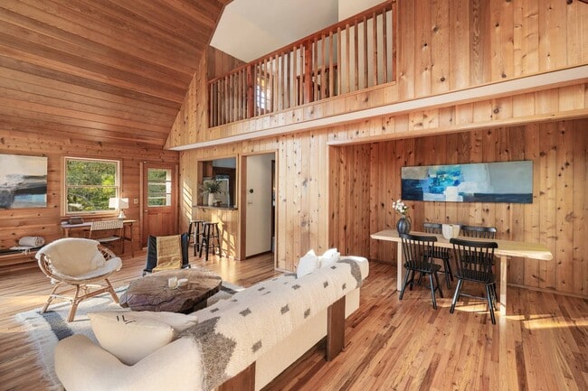 Photo - 83 3 Mile Harbor Dr