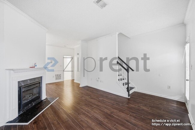 Photo - 584 Windsor St SW