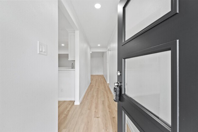 Photo - 406 Riverbend St