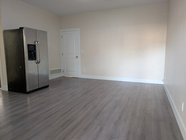 Photo - 7546 Wren St