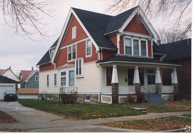 Building Photo - 3355 N Bartlett Ave Unit 2 Rental