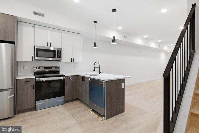 Building Photo - 2346 N 16th St Unit 3