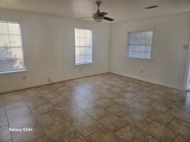 Photo - 1924 Pace Blvd