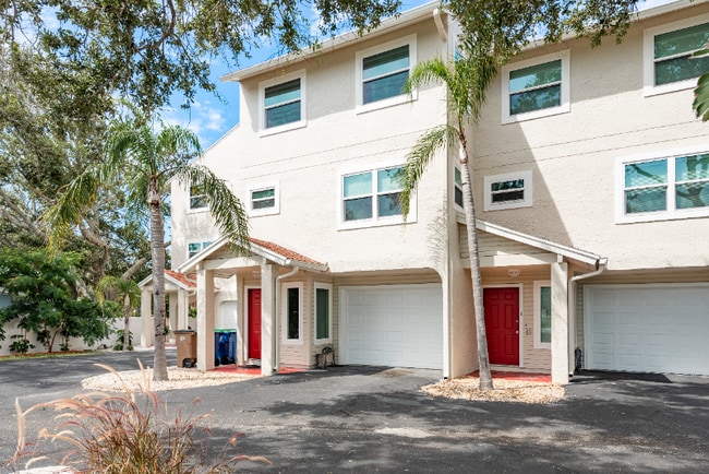 Building Photo - 812 E Gulf Blvd Rental