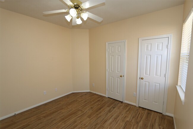 Building Photo - 1611 Maryvale Dr