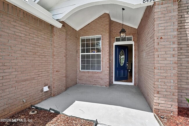 8426 Country Bend Cir W