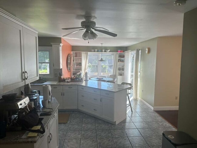 Photo - 1790 Stratfield Rd