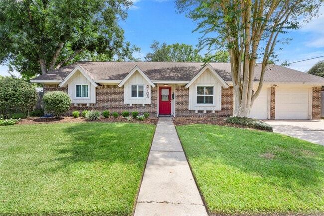 Photo - 2703 Shakespeare St Casa