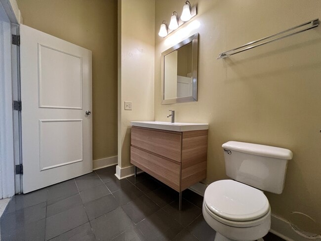 Building Photo - 715 Sherman St