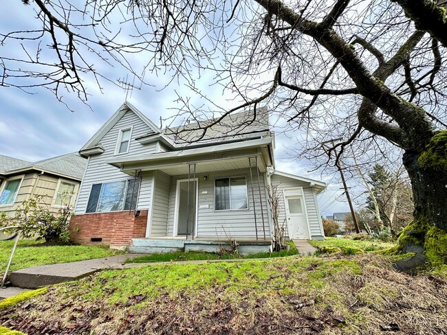 Charming 3 Bedroom, 2 Bath Home in Sellwoo... - Charming 3 Bedroom, 2 Bath Home in Sellwoo...
