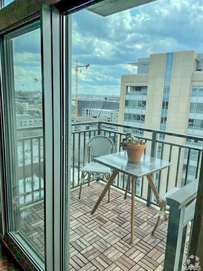 Building Photo - Park East Tower - Balcony - Garage Parking... Unit 1602 Rental