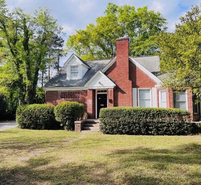 Building Photo - Bungalow in rosewood