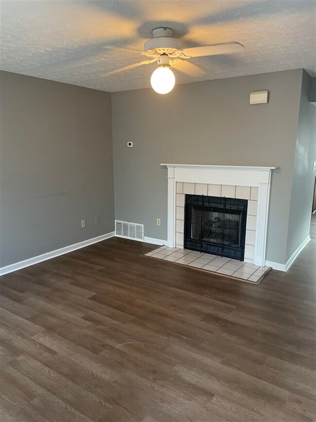 Photo - 1744 Cave Mill Rd