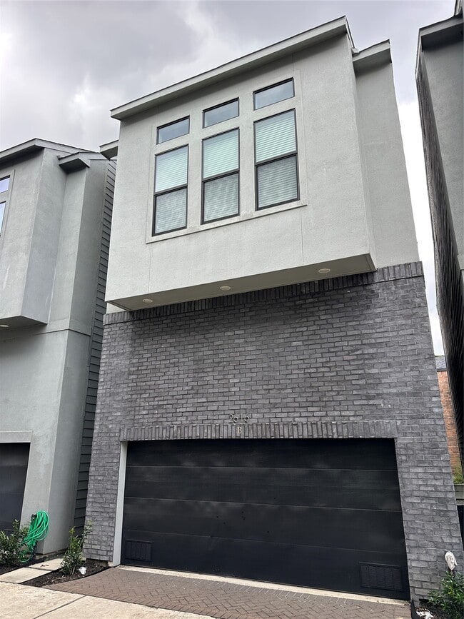 Photo - 2616 Riverside Dr