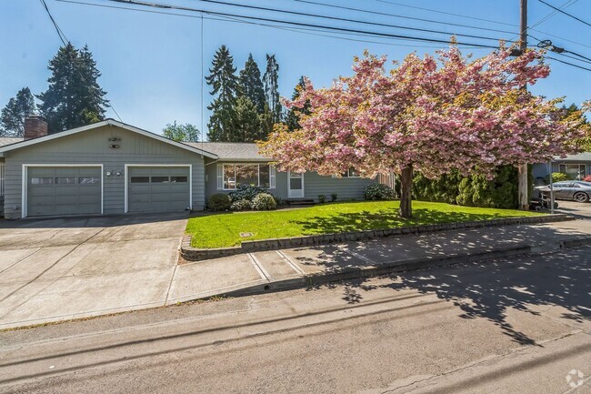 Building Photo - 1554 SE Spruce St Rental