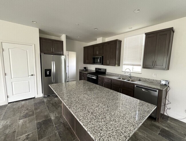 Photo - MOVE IN READY! SPACIOUS 3 BEDROOM, 2 BATHR...