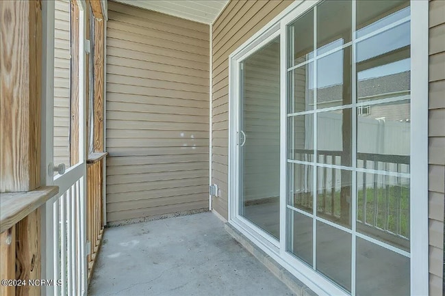 Photo - 138 Waterstone Ln