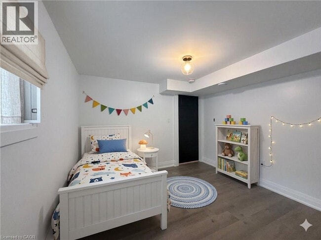 Photo - 184 Ottawa St S