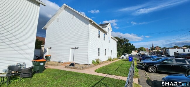 24 Meadow St Unidad 1st Fl. South